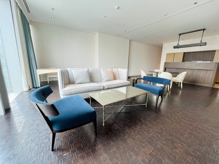 ● Rare Unit ● 25++ Floor 211.00 sq.m. | 3 Beds, Fully furnished | near BTS Chong Nonsi 2 mins, King Power Mahanakhon 3 mins, Sathorn Square 4 mins
