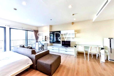 Condos for sale : Studio with Bathtub Large Unit with Swimming Pool view Perfect Location BTS Thong Lo /Condo For Rent-Noble Remix
