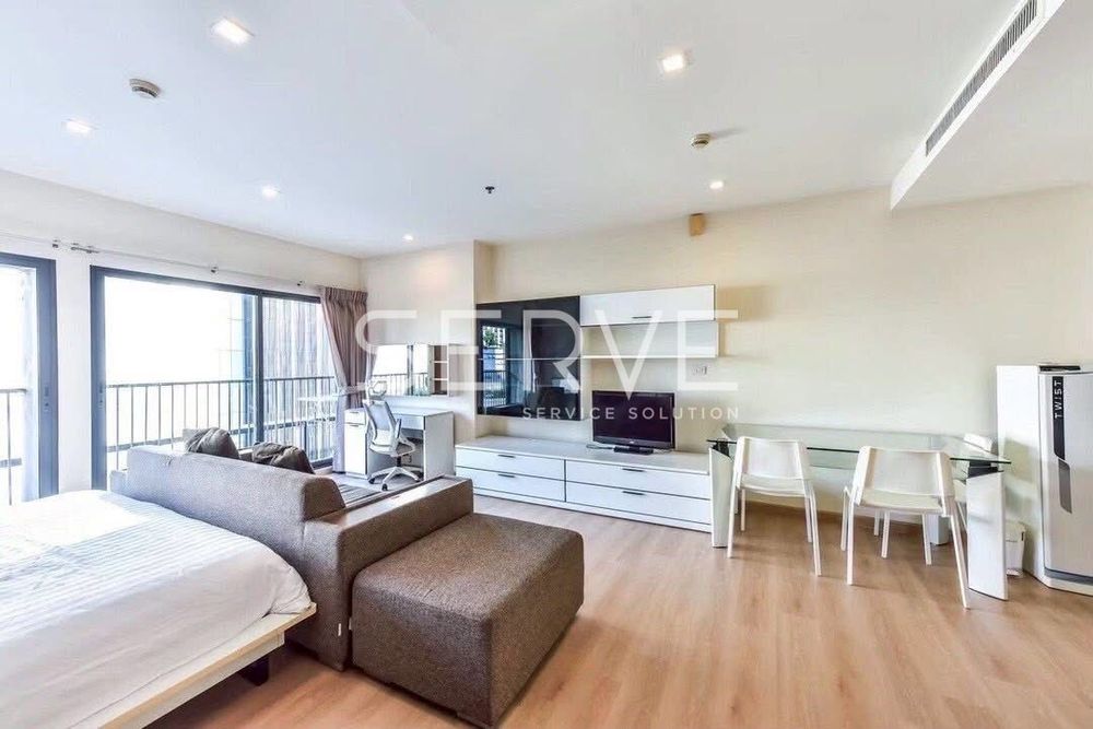 รูป Studio with Bathtub Large Unit with Swimming Pool view Perfect Location BTS Thong Lo /Condo For Rent-Noble Remix - รูปที่ 1/9