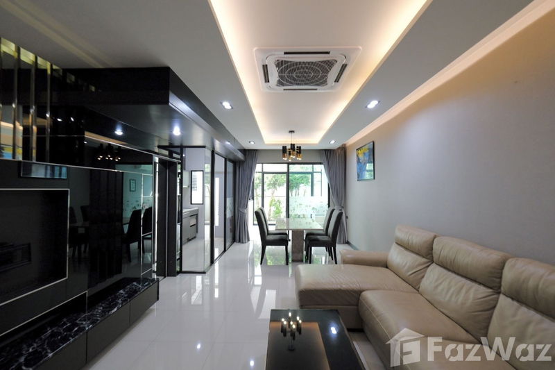 ขายทาวน์โฮม : 3 Bedroom Townhouse for sale at The Landmark Ekamai-Ramindra