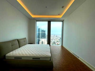 คอนโดให้เช่า : ● High Rise ● ชั้น 40++ 126.00 ตร.ม. | 2 ห้องนอน 2 ห้องน้ำ | ใกล้ BTS ช่่องนนทรี 2 นาที, คิง เพาเวอร์ มหานคร 3 นาที, ตรีนิตีมอลล์ 3 4 นาที