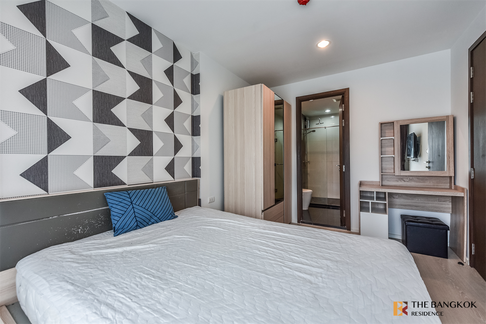 Save Time, Convenient Travel RHYTHM Sathorn-Narathiwas