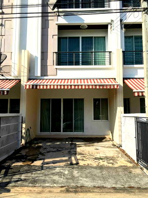 Townhouses for rent Phet Kasem Road : For rent Baan Klang Muang S Sense Sathorn - Taksin 2 near BTS Wuttakat