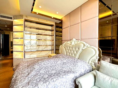 Condos for rent : ♦ Royal Luxury style ♦ 50+ floor 94.56 sq.m. | 2 Beds, Chao Phraya River view | Near Icon Siam 1 min., BTS Krung Thonburi 2 mins.