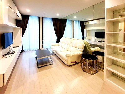Condos for rent : 45K - Nice Decoration 1 Bed Good Location in Ploenchit Aera Directly connecting to BTS Phloen Chit at Noble Ploenchit Condo / For Rent