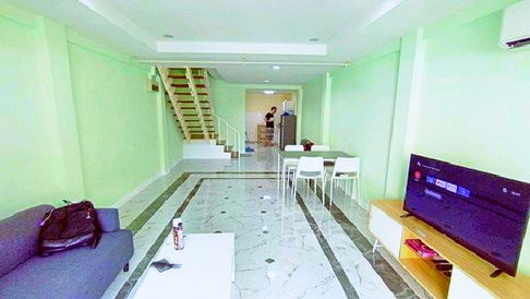 BTS Punnawithi 1 km. 3A/C For rent 2-storey townhouse 20 sq.w. Fully furnished 2 bed KluaiNamThai