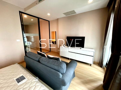 Condos for rent Chulalongkorn University : Studio with Partition Nice Room & Nice Location Connecting to BTS Phloen Chit at Noble Ploenchit Condo / For Rent