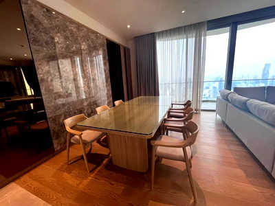 Condos for rent Charoen Nakhon Station : ♦ Nice view, High floor ♦ 55+ Floor, 174.33 sq.m. | 4 Bedrooms, Chao Phraya River view | Near Icon Siam 1 min., BTS Krung Thonburi 2 mins.