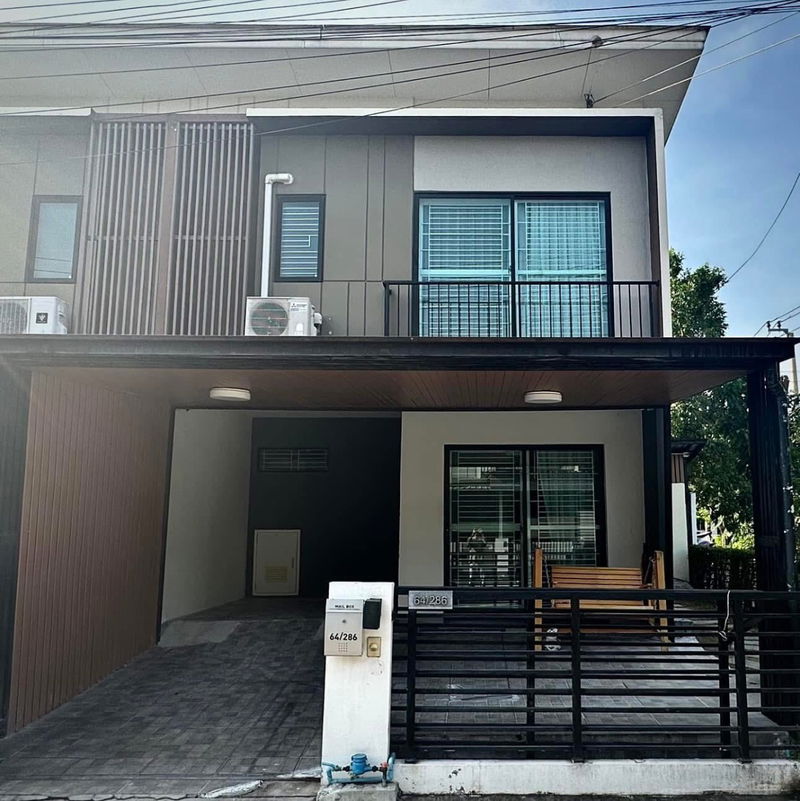 Townhouses for sale : P0001 For Sale! The Connect Onnut-Wongwaen