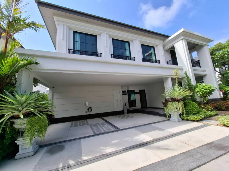 Houses for sale : For sale: fully furnished model home, Setthasiri Ruamchok proj