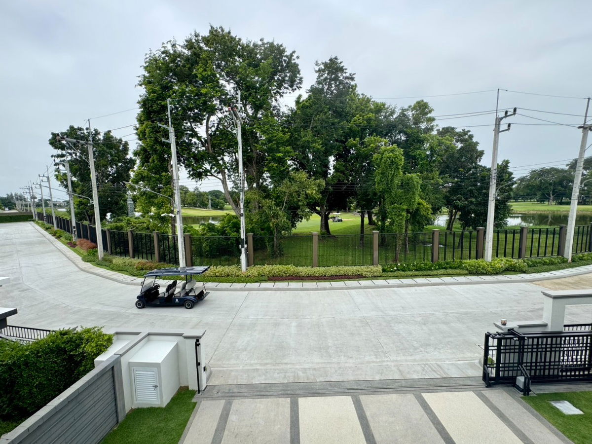picture Setthasiri Krungthep – Pathumthani 2: Corner Unit with Golf Course View - 1/18