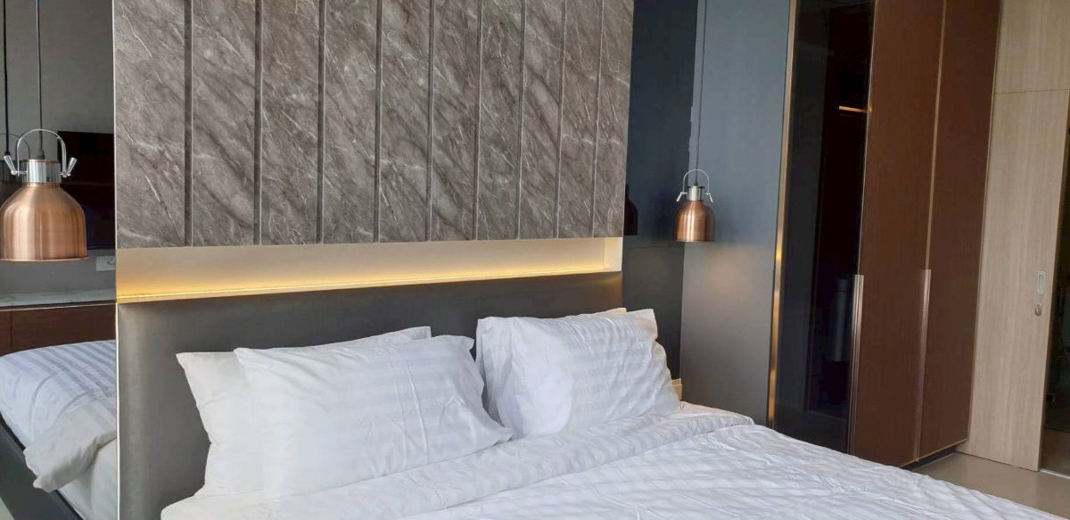 picture ★ Rare Unit ★ Floor 15+ Type A02 | Size 56.00 sq.m. 1 bedroom | Condo with Skywalk connecting to BTS Ploenchit and Central embassy - 5/10