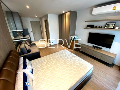 คอนโดให้เช่า : สตูดิโอ 31 ตร.ม. ชั้นสูง 10+ บนทำเลดีๆ คอนโดใกล้ BTS เอกมัน 350 ม. ที่ Rhythm Ekkamai / ให้เช่าคอนโด