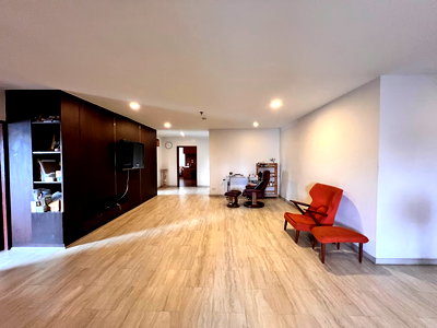 ขายคอนโด : ขายคอนโด Fifty Fifth Tower ราคา 20,000,000 บาท [NCs250609]