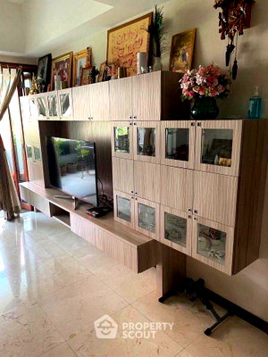 Condos for sale : 2-BR Condo at Premier Condominium near BTS Phrom Phong (ID 1924549)