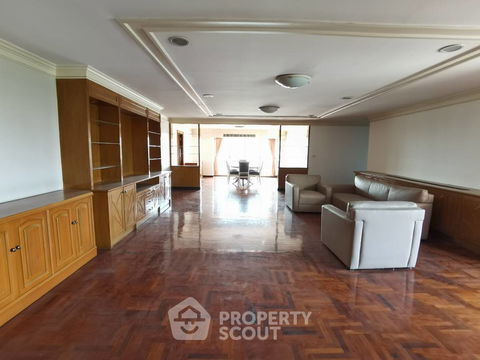 3-BR Condo at Regent On The Park 3 Condominium near MRT Phetchaburi (ID 567233)