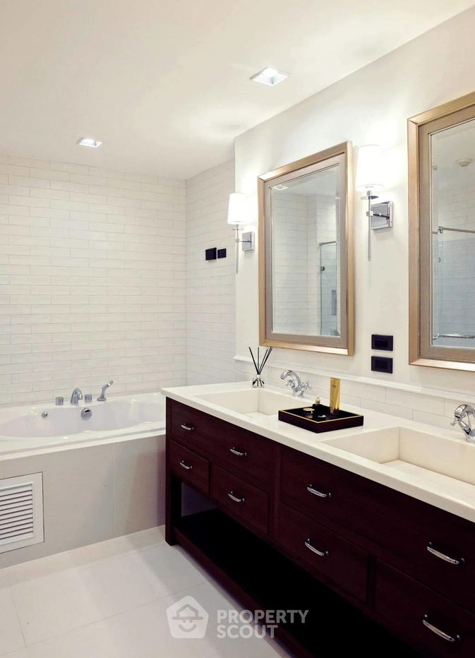picture 4-BR Condo at Athenee Residence near BTS Phloen Chit (ID 1930495) - 22/25