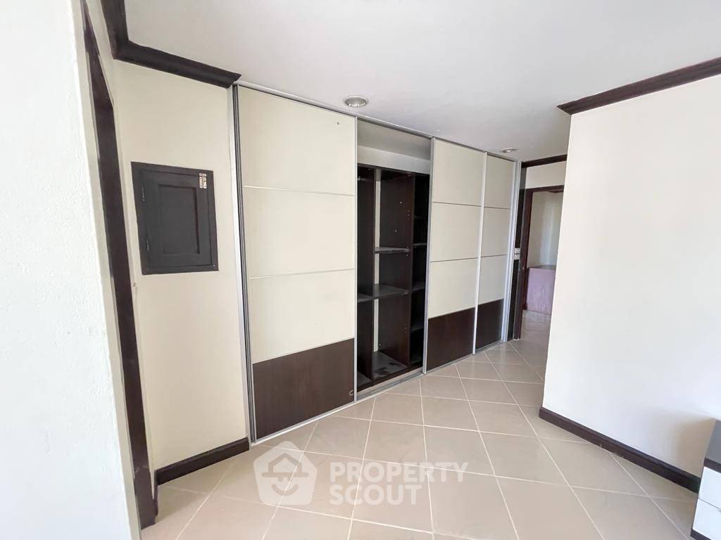 รูป คอนโด 3-ห้องนอน ที่ วินเซอร์ ทาวเวอร์ คอนโดมิเนียม ใกล้ BTS อโศก (ID 889534) - รูปที่ 9/16