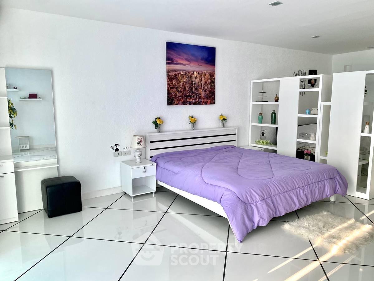 picture Studio Condo at Executive Residence 4 close to Phratamnak (ID 2047780) - 6/17