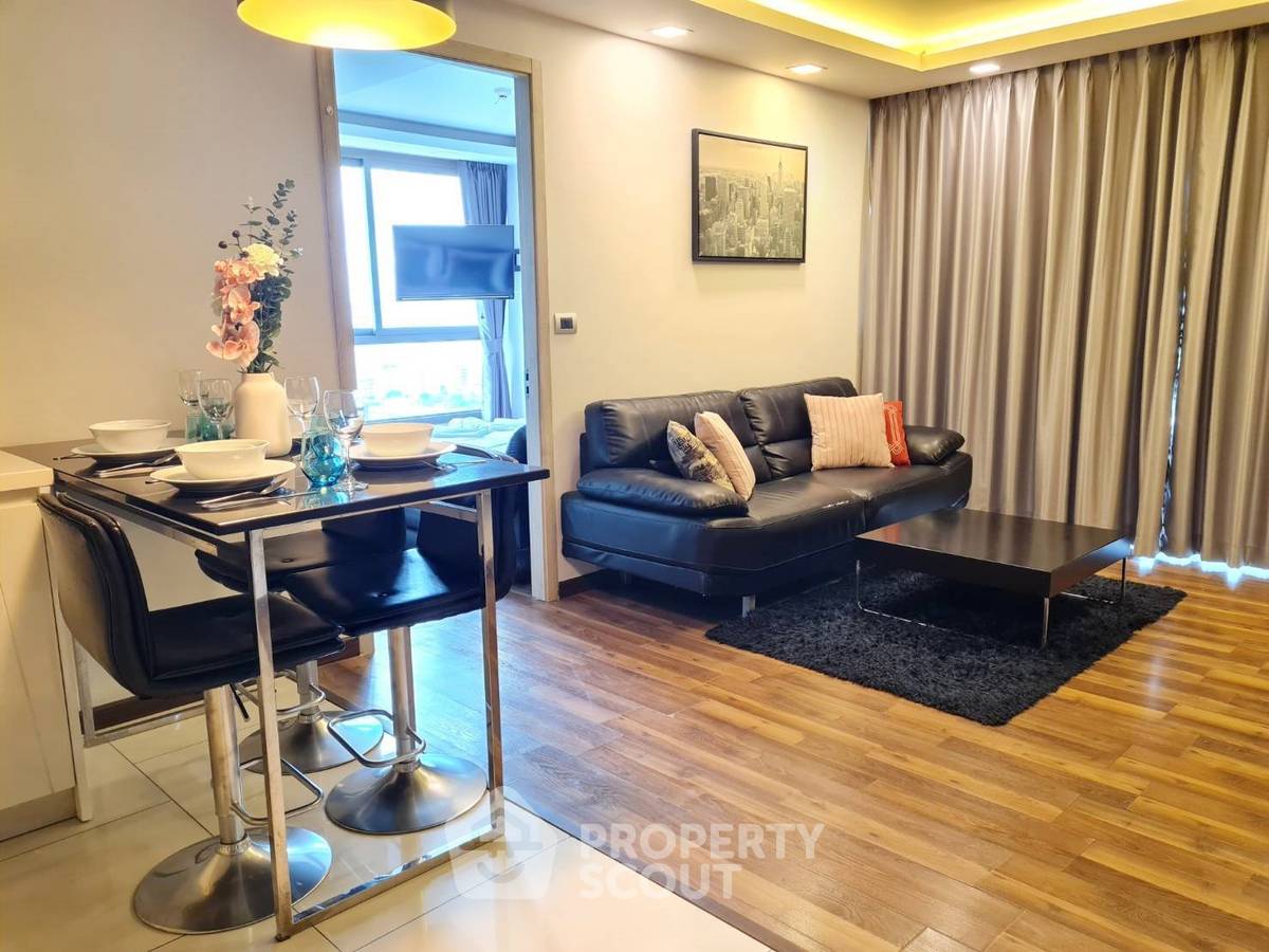 picture 2-BR Condo at The Peak Towers close to Phratamnak (ID 2137090) - 4/10