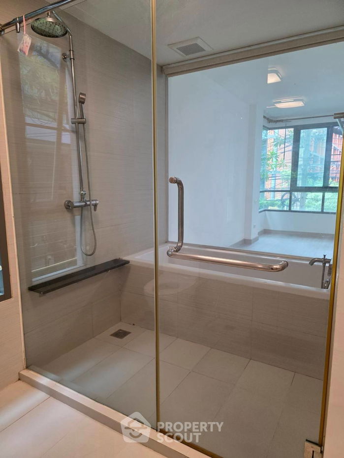 picture 2-BR Condo at Issara @ 42 Sukhumvit Condominium near BTS Ekkamai (ID 2138381) - 3/18