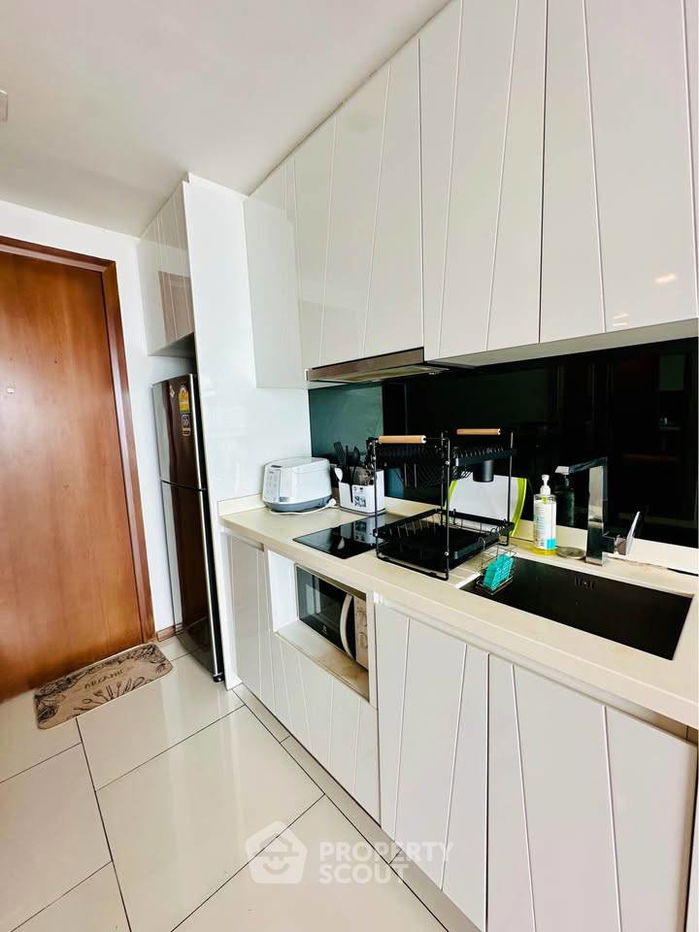 picture 1-BR Condo at The Peak Towers close to Phratamnak (ID 2144364) - 7/14
