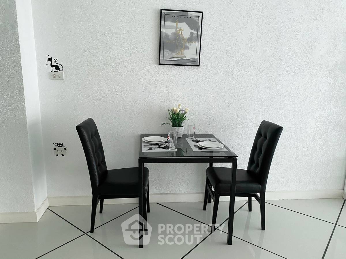 picture Studio Condo at Executive Residence 4 close to Phratamnak (ID 2047780) - 10/17