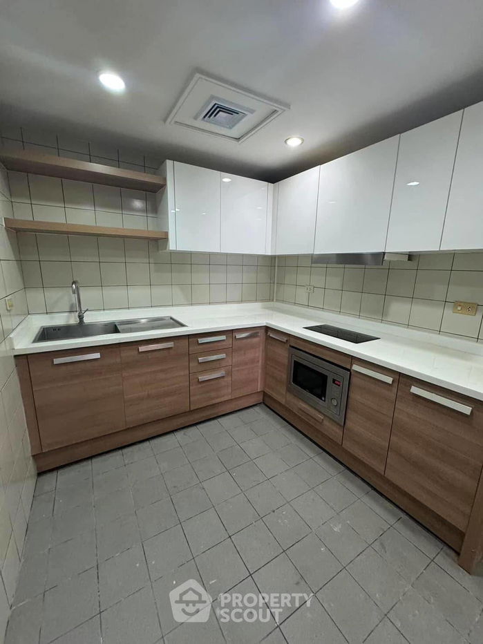 picture 2-BR Condo at All Seasons Mansion Condominium near BTS Phloen Chit (ID 1648781) - 5/8