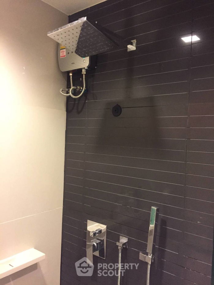 รูป คอนโด 1-ห้องนอน ที่ ริธึ่ม สาทร ใกล้ BTS สะพานตากสิน (ID 392298) - รูปที่ 7/8
