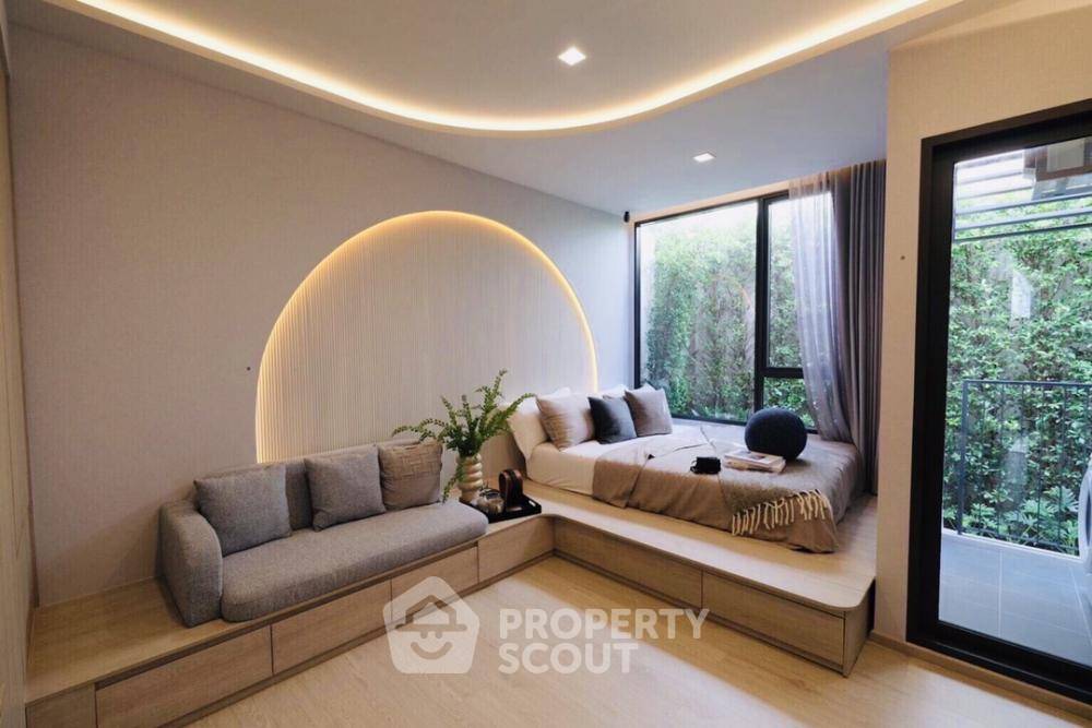picture Studio Condo at Reference Sathorn-Wongwianyai near BTS Wongwian Yai (ID 1137357) - 4/16