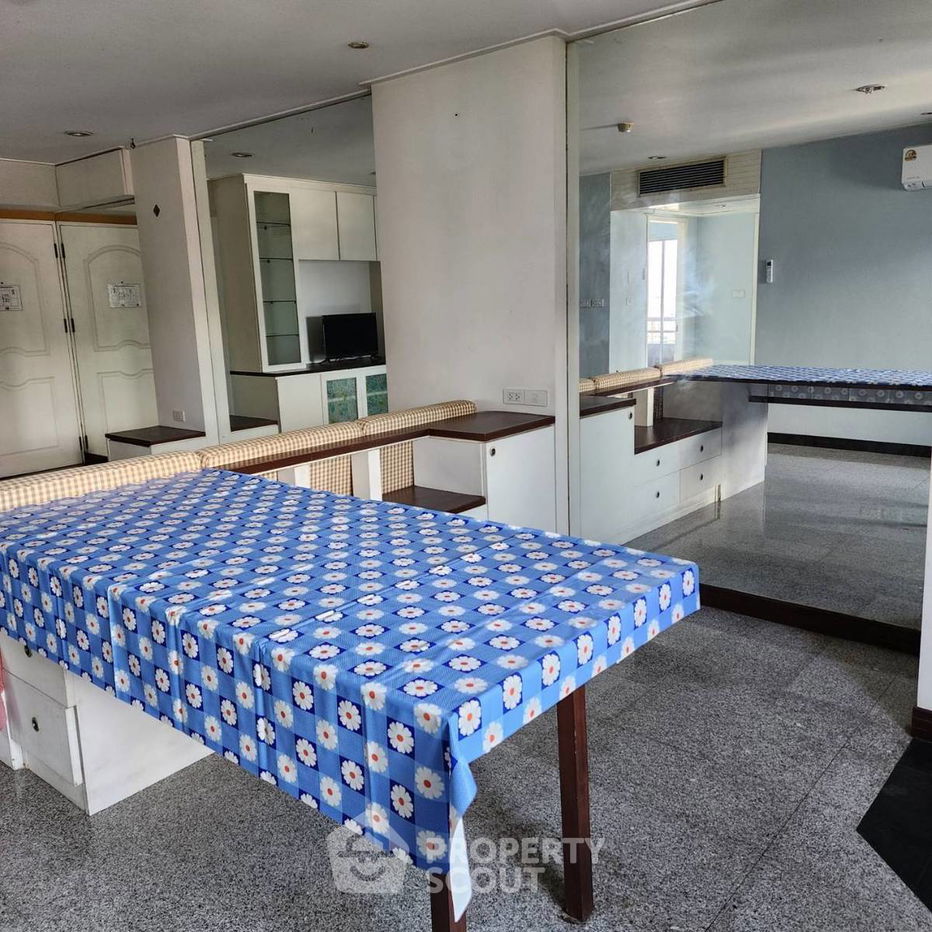 picture 2-BR Condo at Baan Kasemsan 1 Condo near BTS National Stadium (ID 1732392) - 1/4