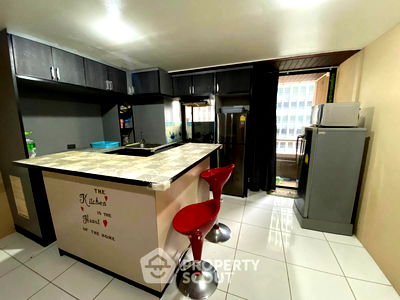 ขายคอนโด : คอนโด 2-ห้องนอน ที่ อโศก ทาวเวอร์ คอนโดมิเนียม ใกล้ MRT เพชรบุรี (ID 2099305)
