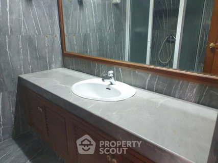 คอนโด 3-ห้องนอน ที่ เลอ พรีเมีย 1 คอนโดมิเนียม ใกล้ MRT สุขุมวิท (ID 1982090)