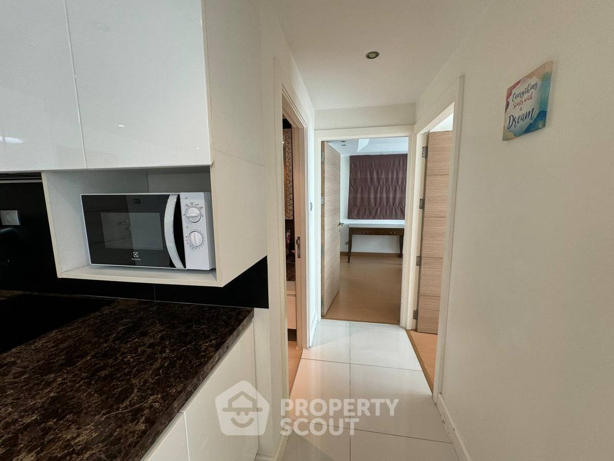 picture 2-BR Condo at Sunset Boulevard Residence 2 close to Phratamnak (ID 2056108) - 9/30