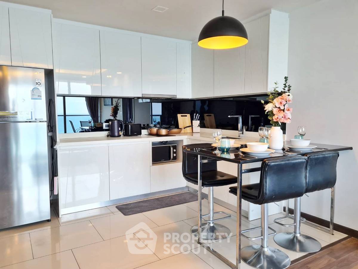 picture 2-BR Condo at The Peak Towers close to Phratamnak (ID 2137090) - 2/10