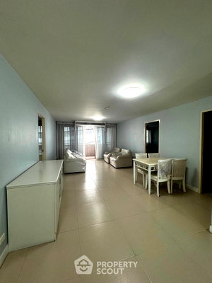 Condos for sale : 2-BR Condo at Green Peace Mansion near MRT Kamphaeng Phet (ID 2138948)