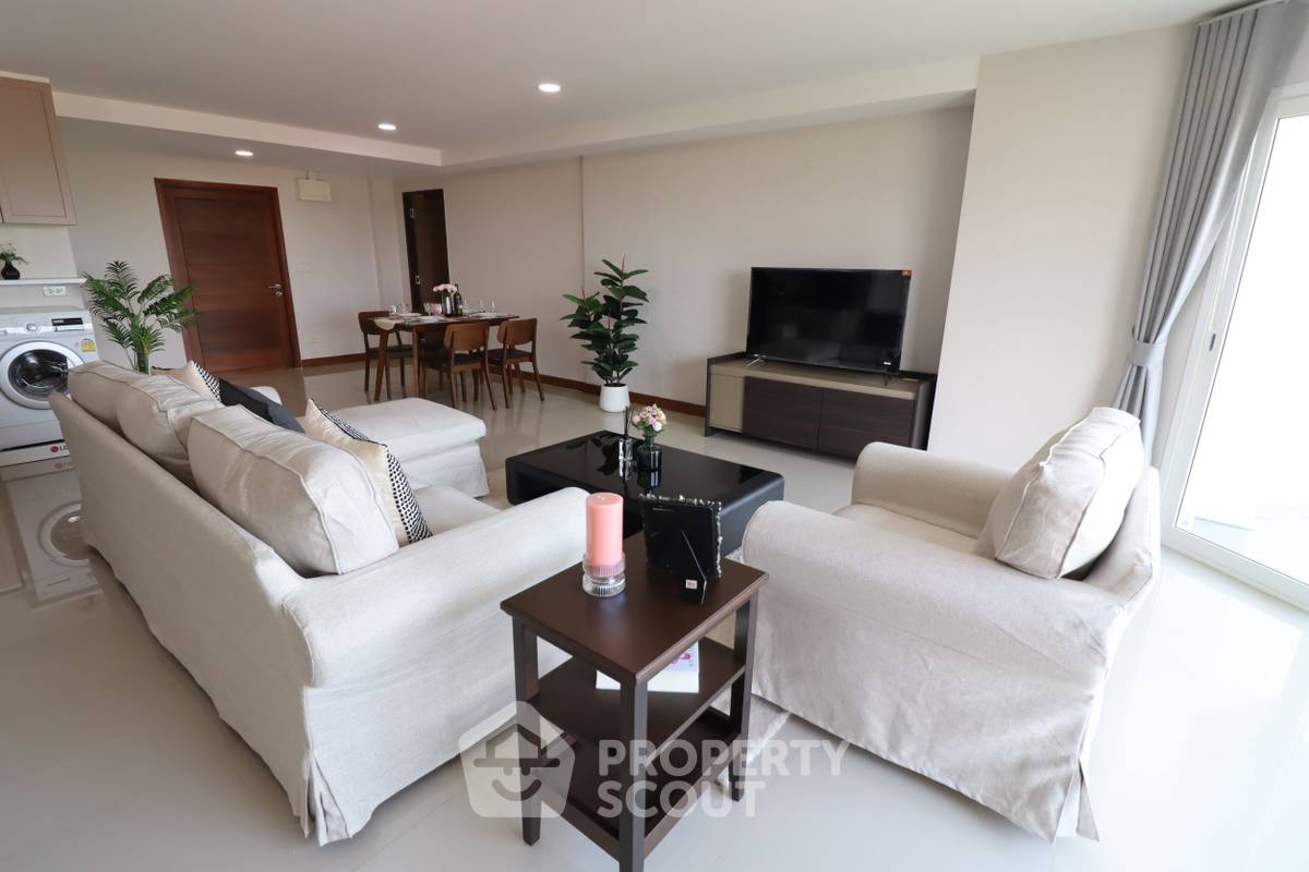 picture 2-BR Condo at Grand View Condo close to Baan Amphur (ID 2092979) - 1/22
