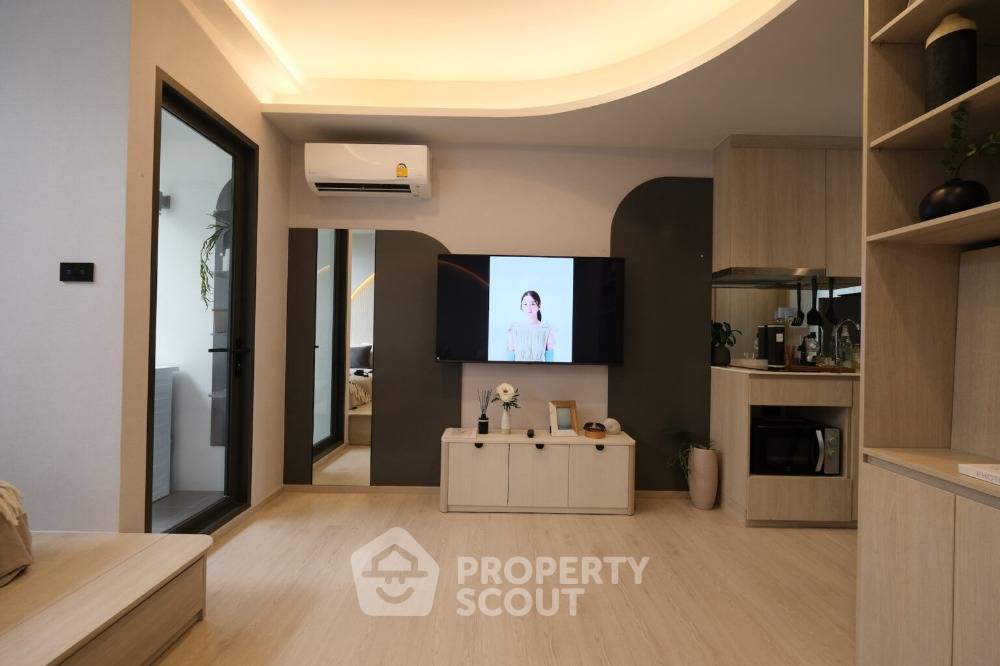 picture Studio Condo at Reference Sathorn-Wongwianyai near BTS Wongwian Yai (ID 1863277) - 4/8