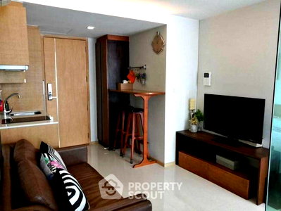 Condos for sale : 1-BR Condo For Sale At Socio Ruamrudee Near BTS Nana (ID 1739632)