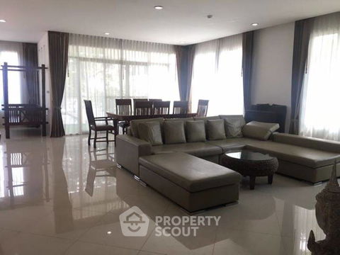 4-BR Condo at The Verandah near MRT Sukhumvit (ID 512012)