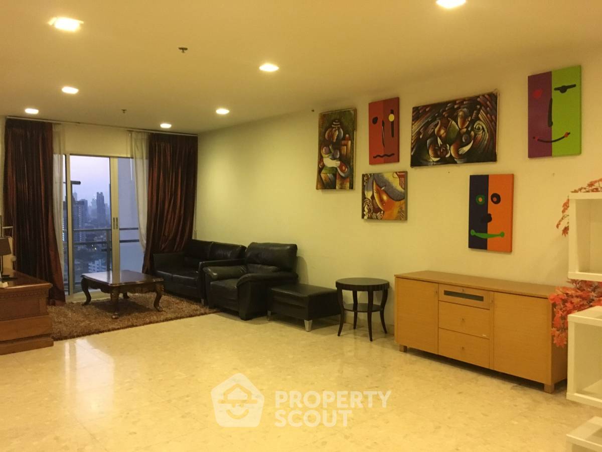 picture 3-BR Condo at Nusasiri Grand Condominium near BTS Ekkamai (ID 514536) - 3/23