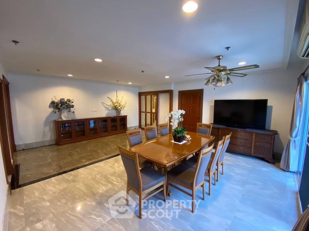 picture 3-BR Condo at 33 Tower near BTS Phrom Phong (ID 2102158) - 1/10