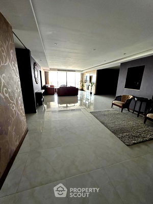 Condos for rent Rama 3 Road : 4-BR Condo at Mahogany Tower Condominium near MRT Queen Sirikit National Convention Centre (ID 2035306)