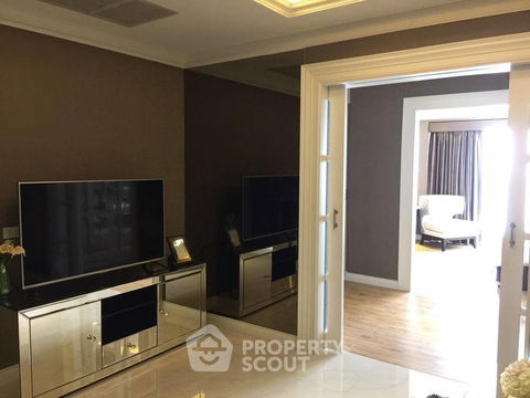 1-BR Condo at Nusa State Tower Condominium near BTS Saphan Taksin (ID 59644)