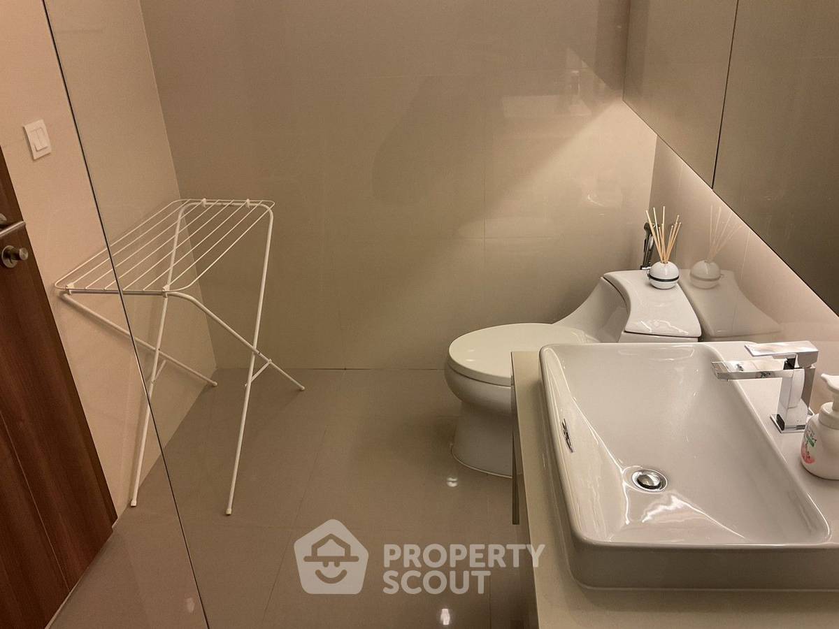 picture 2-BR Condo at Menam Residences in Wat Phraya Krai (ID 1176771) - 16/17