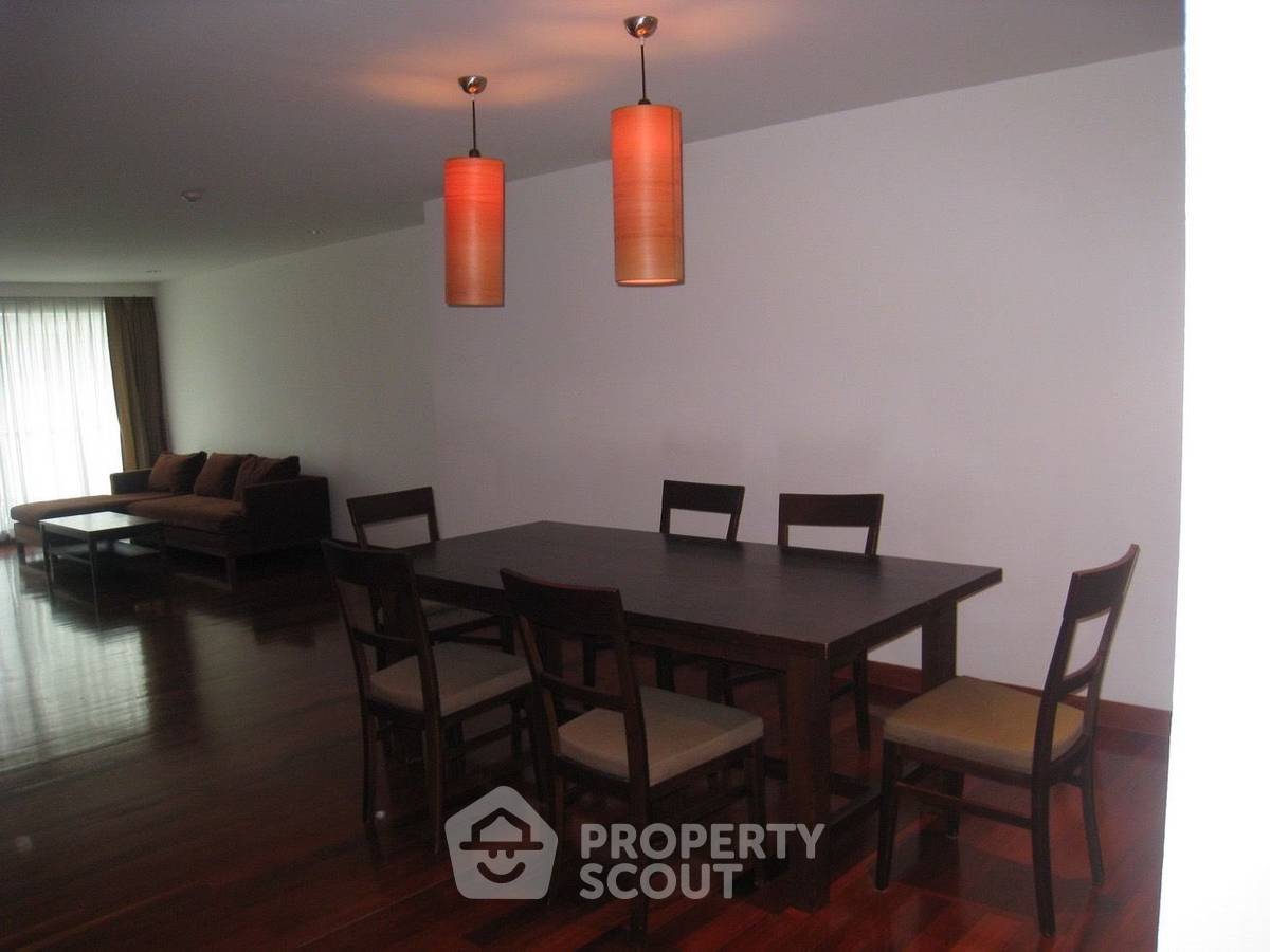 picture 2-BR Condo at Urbana Sukhumvit 15 near BTS Nana (ID 2094703) - 3/7