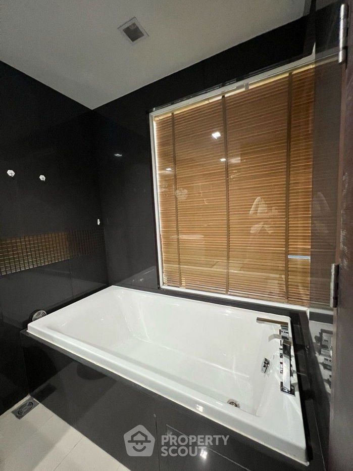 รูป คอนโด 1-ห้องนอน ที่ ริธึ่ม สาทร ใกล้ BTS สะพานตากสิน (ID 2178274) - รูปที่ 6/9