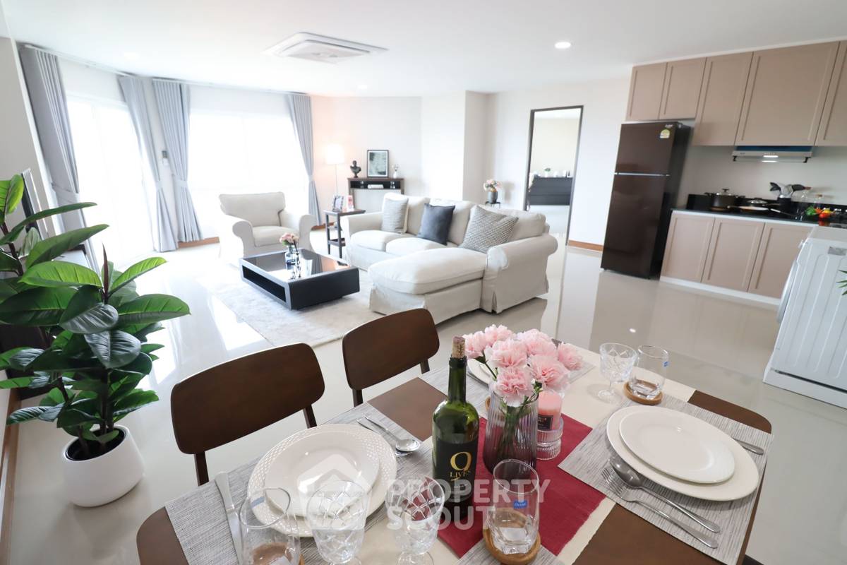 picture 2-BR Condo at Grand View Condo close to Baan Amphur (ID 2092979) - 4/22