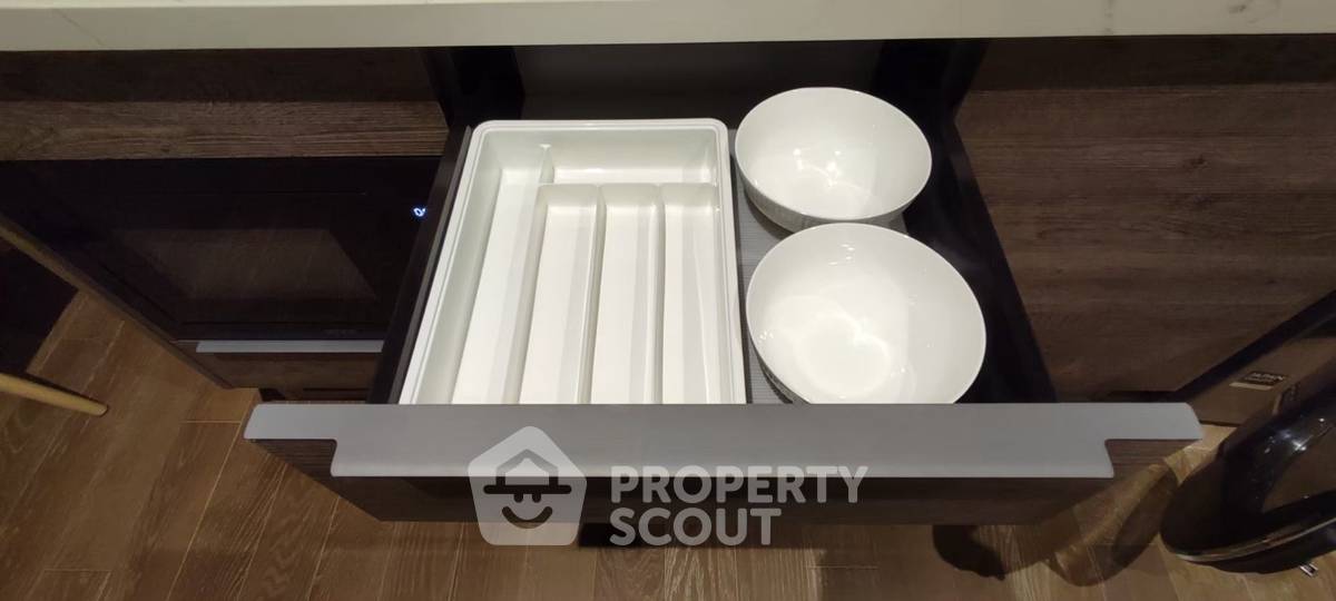 picture 1-BR Condo at Muniq Langsuan near BTS Ratchadamri (ID 680552) - 9/12