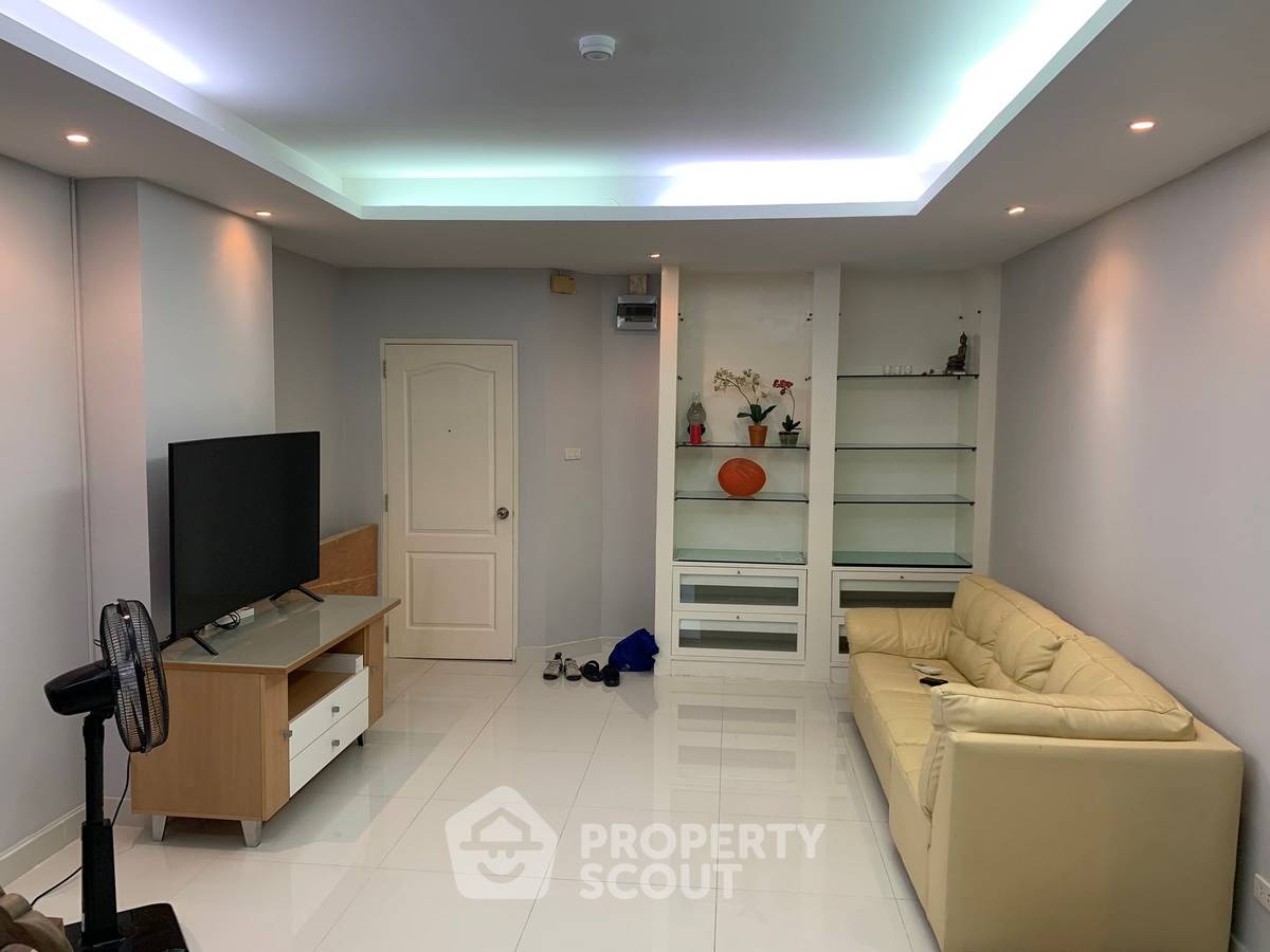 picture 1-BR Condo at Sathorn Suite near BTS Saint Louis (ID 1139826) - 2/8